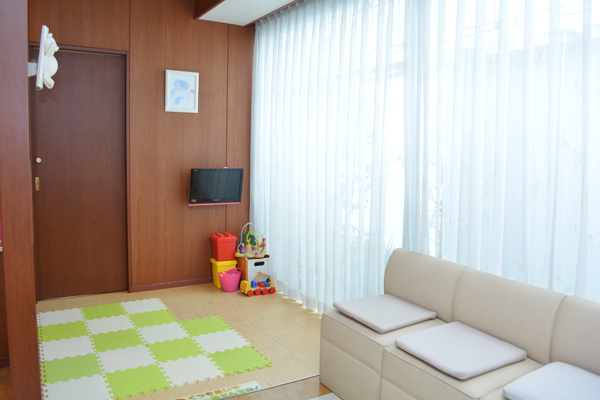 キッズスペースもあるので子どもを連れて行きやすい 3
