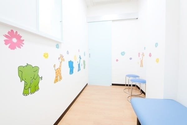 しまだ小児クリニック 川崎市中原区 院内感染予防のため入り口も別々の第2待合室がある