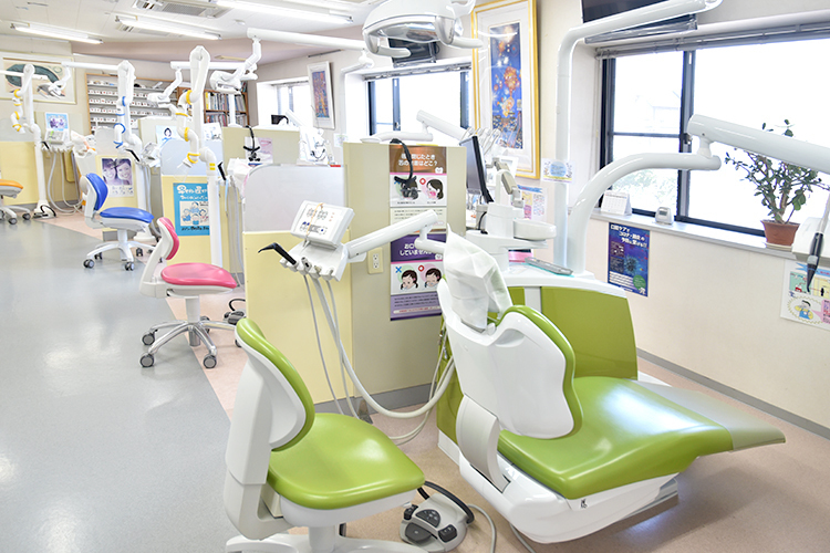 竹内歯科クリニック 新潟市江南区 カラフルなユニット