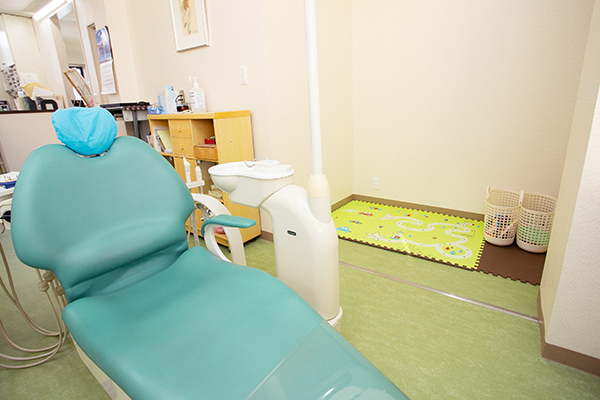 ナルセ歯科クリニック 土岐市 親子で診療が受けやすいように整えられた診療室もある