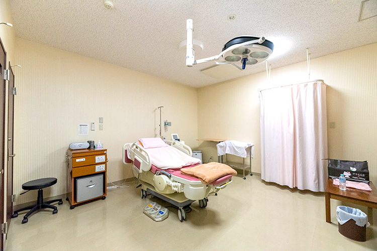 フォレストベルクリニック 名古屋市守山区 分娩室、産婦人科の医師2人が24時間体制で常勤しサポートする