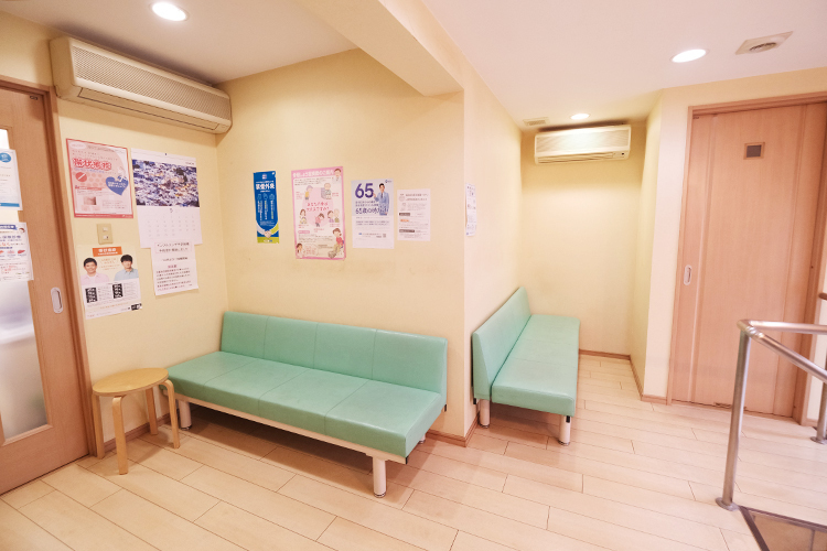古志医院 大阪市西成区 院内は明るく清潔感がある