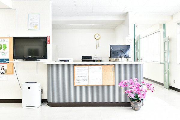 愛和クリニック 調布市 明るいスタッフが対応してくれる