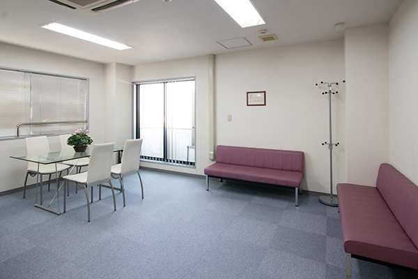 江戸川ホームケアクリニック 江戸川区 高齢者のほか通院困難な子どものもとへも訪問している