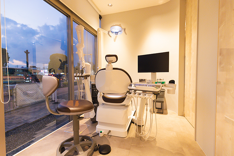 8211 DENTAL CLINIC 東大和市 プライバシーに配慮した診察室