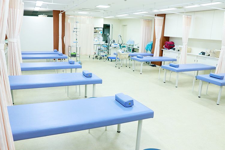 石田ペインクリニック 名古屋市瑞穂区 広々とした処置室