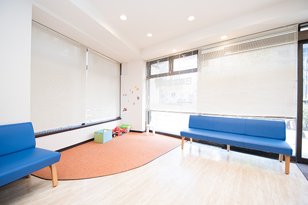 川崎ハッピー歯科医院 川崎市川崎区 子連れでも通院しやすいようキッズスペースを導入