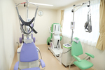 さいたまクリニック 川越市 さまざまなリハビリ器具が完備されている