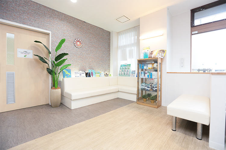 いけだ東山クリニック 池田市 院内は広々としておりバリアフリー対応