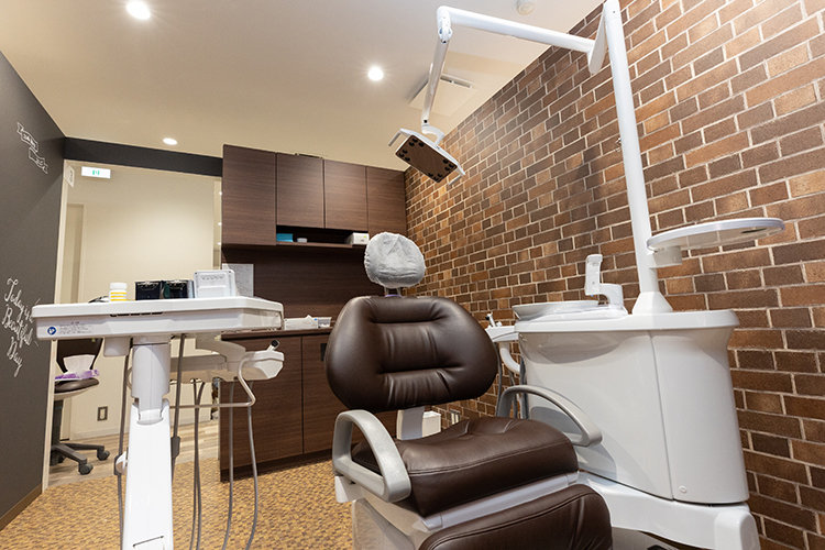 ヤーマン歯科矯正歯科クリニック 多治見市 診療室はプライバシーに配慮された半個室
