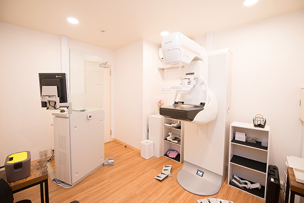 上野くろもんクリニック 台東区 マンモグラフィの検査技師も含め全員女性スタッフ