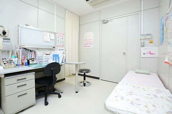 医療法人社団 小室医院 入間市 月経困難症、更年期障害から婦人科検診まで幅広く対応している