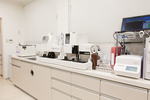 川越内科クリニック 三鷹市 検査器。臨床検査技師が常勤し、検査結果をすぐに知ることが可能