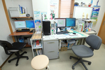 河村クリニック 門真市 医療クラークを同席させ、患者に向き合い診療を行っている