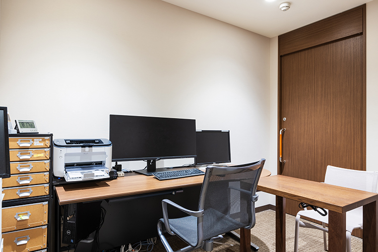 臼井医院  足立区 モニターなどを用いて、患者にわかりやすい説明を心がけている