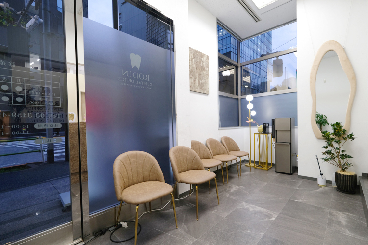 RODIN  DENTAL OFFICE 港区 アロマが香る待合室