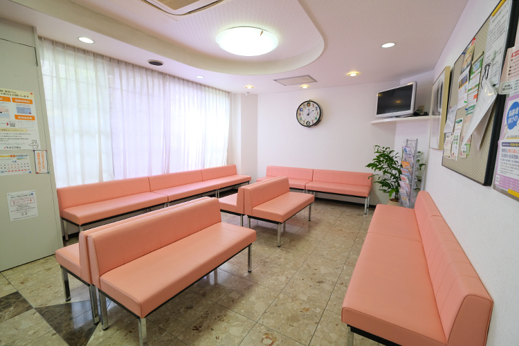 宮田クリニック 名古屋市緑区 広く清潔感のある待合室