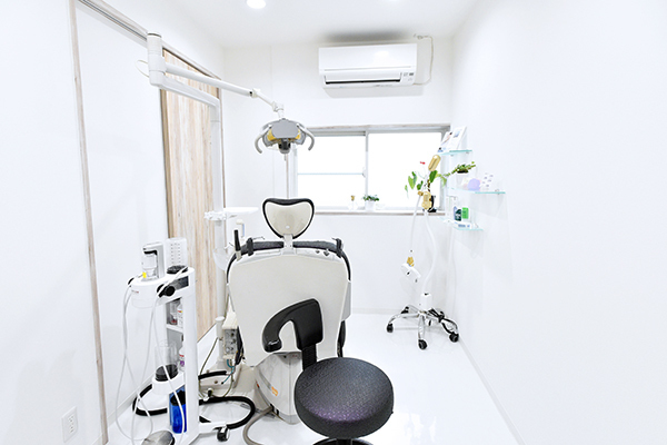 トミイ歯科・矯正歯科 京都市右京区 「生涯健康は健口から」熱い思いを持った先生が診療にあたる
