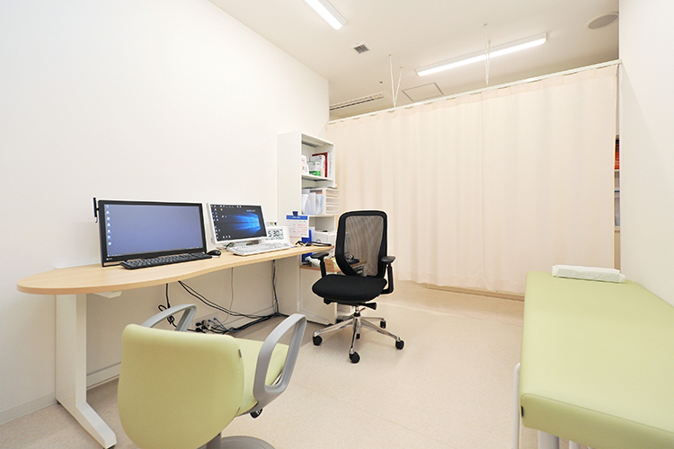 はまうづクリニック 名古屋市東区 濱宇津先生をはじめとするスタッフは、明るい笑顔と温かな雰囲気