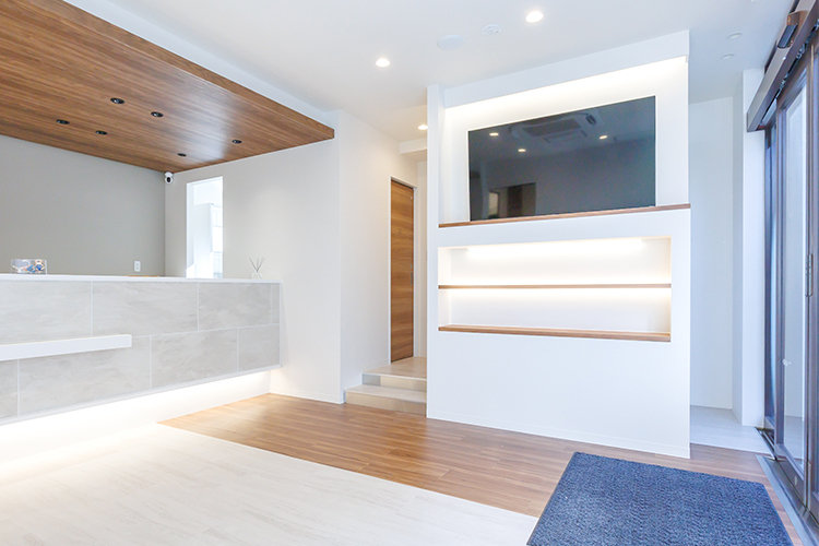 中川クオーレ歯科 横浜市都筑区 広々としており、リラックスして過ごすことができる待合