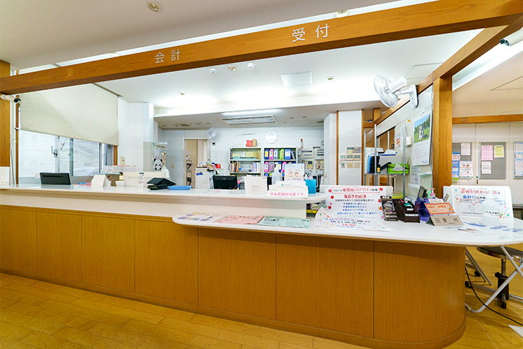 伊勢原駅前クリニック 伊勢原市 外来診療と訪問診療を行う