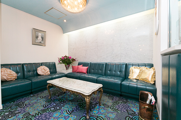 田中歯科 大阪市北区 落ち着いた雰囲気の高級感のある待合室