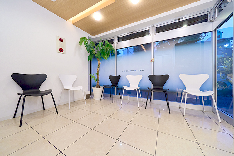 デンタルオフィス青葉台 横浜市青葉区 白を基調とした明るく清潔感のある院内