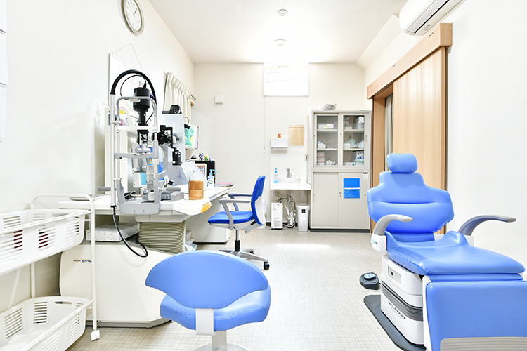 安藤眼科クリニック 練馬区 院長は日本眼科学会眼科専門医。ぶどう膜炎にも詳しい