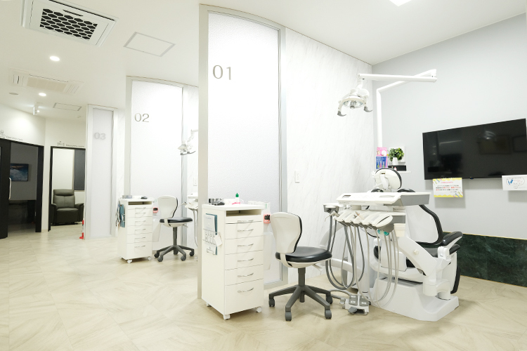 ウェンディ歯科 福岡市東区 パーティションで区切られた半個室の診察室