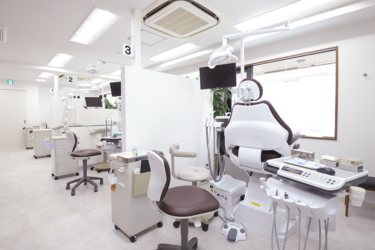 やのファミリー歯科クリニック 明石市 診療スペースは半個室となっており、プライバシーにも配慮