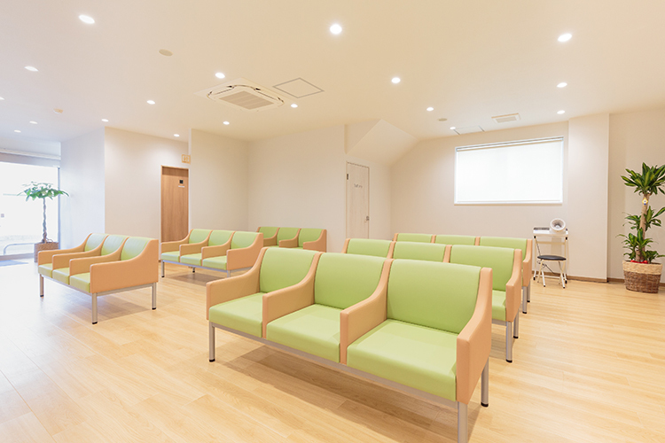 もといえ脳神経クリニック 豊中市 院内は車いすやベビーカーでも快適に受診できるバリアフリー設計