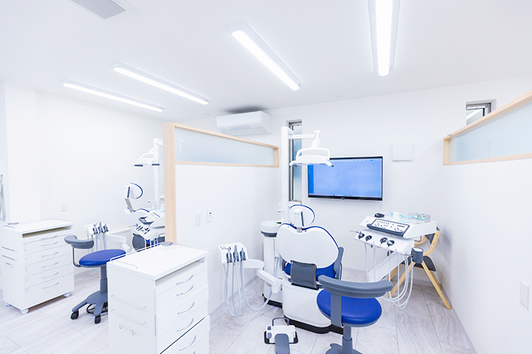 立石さとう歯科診療室 葛飾区 プライバシーに配慮し、半個室と完全個室の診察室を備える