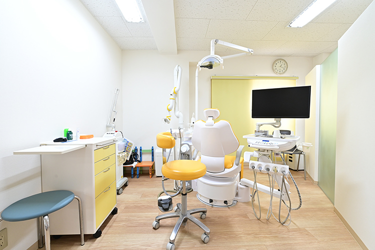川島歯科医院 三鷹市 清潔感のある院内はゆったりとした造りとなっている