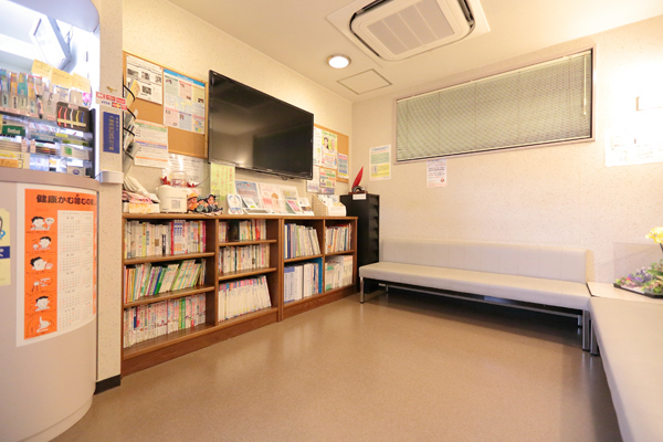 ほりえ歯科医院 印西市 児童用の本がたくさんそろっている