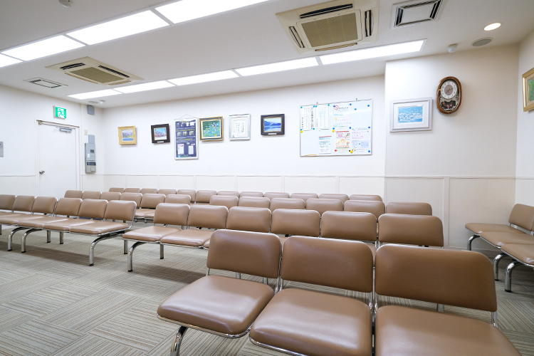 さやま耳鼻咽喉科クリニック 狭山市 広々とした待合室