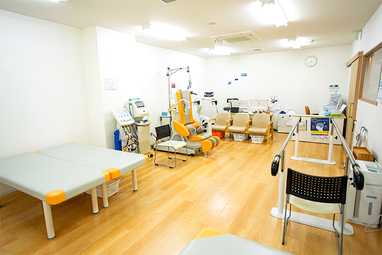 あづま脳神経外科リハビリクリニック 大阪市天王寺区 リハビリテーションルームも完備されている