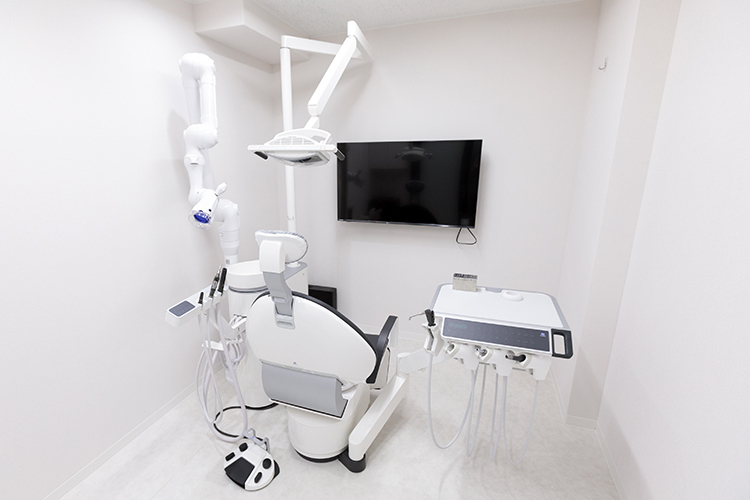 池袋駅東口つのり歯科 豊島区 プライバシーに配慮した個室の診療室