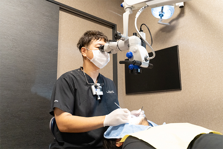 BRISTO DENTAL CLINIC 三郷市 患者一人ひとりを丁寧に検査し治療を進める