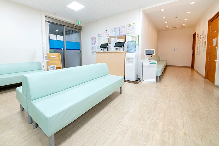 まちだ耳鼻咽喉科 町田市 患者を見渡せるよう設計された院長こだわりの診療室