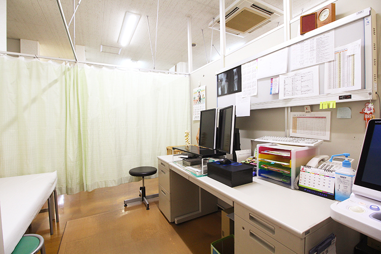 整形外科・皮膚科しまがきクリニック 新潟市西蒲区 整形外科の診察室