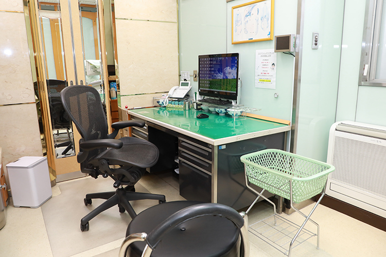 医療法人 峯崎内科クリニック 北九州市八幡東区 峯崎智久院長の専門は糖尿病。患者に寄り添った診療を心がける