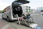 中央林間じんクリニック  大和市 スライドアップシート車も所有。少しでも患者の負担を減らす