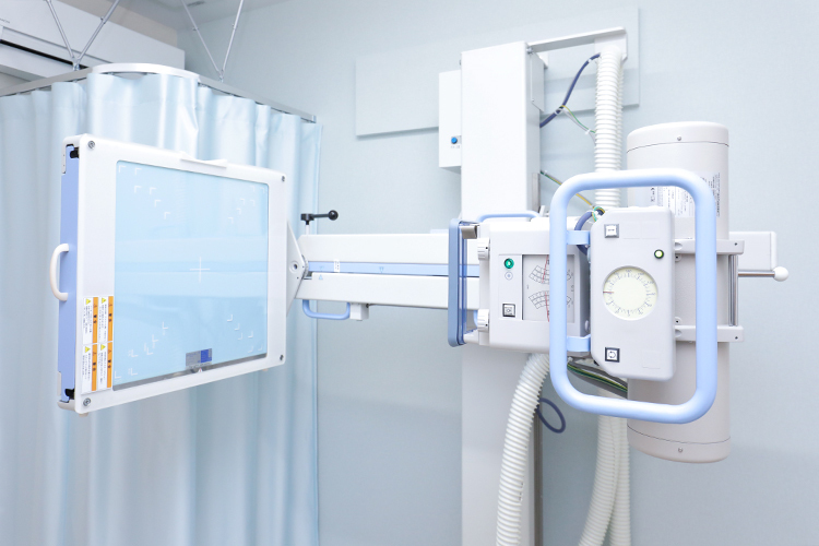 青葉台脳神経クリニック 横浜市青葉区 レントゲンなど各種検査機器を備えている