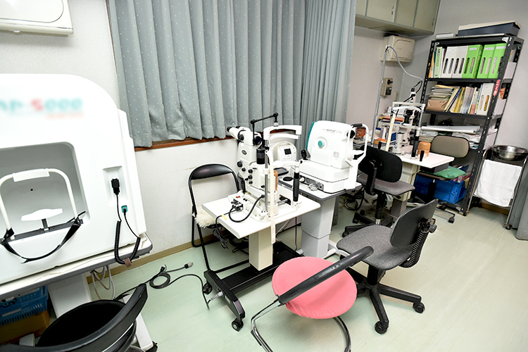 真清クリニック 千葉市花見川区 視野計や後発白内障用YAGレーザー、網膜レーザー光凝固装置