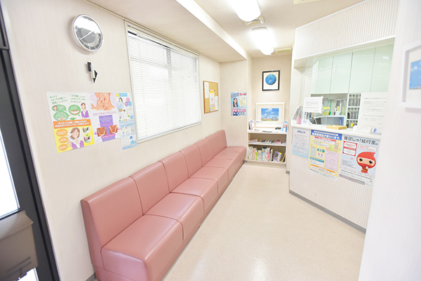 杉本歯科医院 大阪市住吉区 日当たりのいい明るい待合室