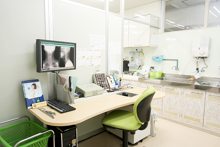 おにたけ整形外科 名古屋市天白区 それぞれの専門分野を持つドクターが診療を行っている