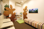 はやし歯科・矯正歯科 世田谷区 待合室横にはキッズスペースも併設
