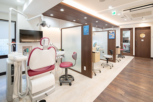 Smile Fit Dental Studio 目黒区 半個室と個室のチェアユニットを用意