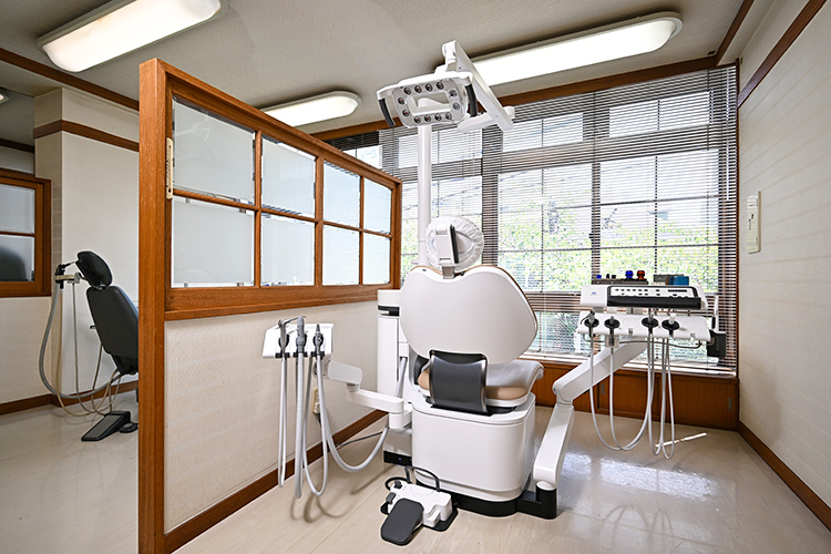 清田歯科医院 目黒区 春には診察室の目の前に桜が咲き誇り、絶景だ