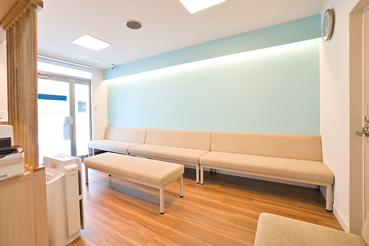 丸山耳鼻咽喉科医院 神戸市中央区 「納得・満足・安心」を掲げる丸山院長が診療にあたる